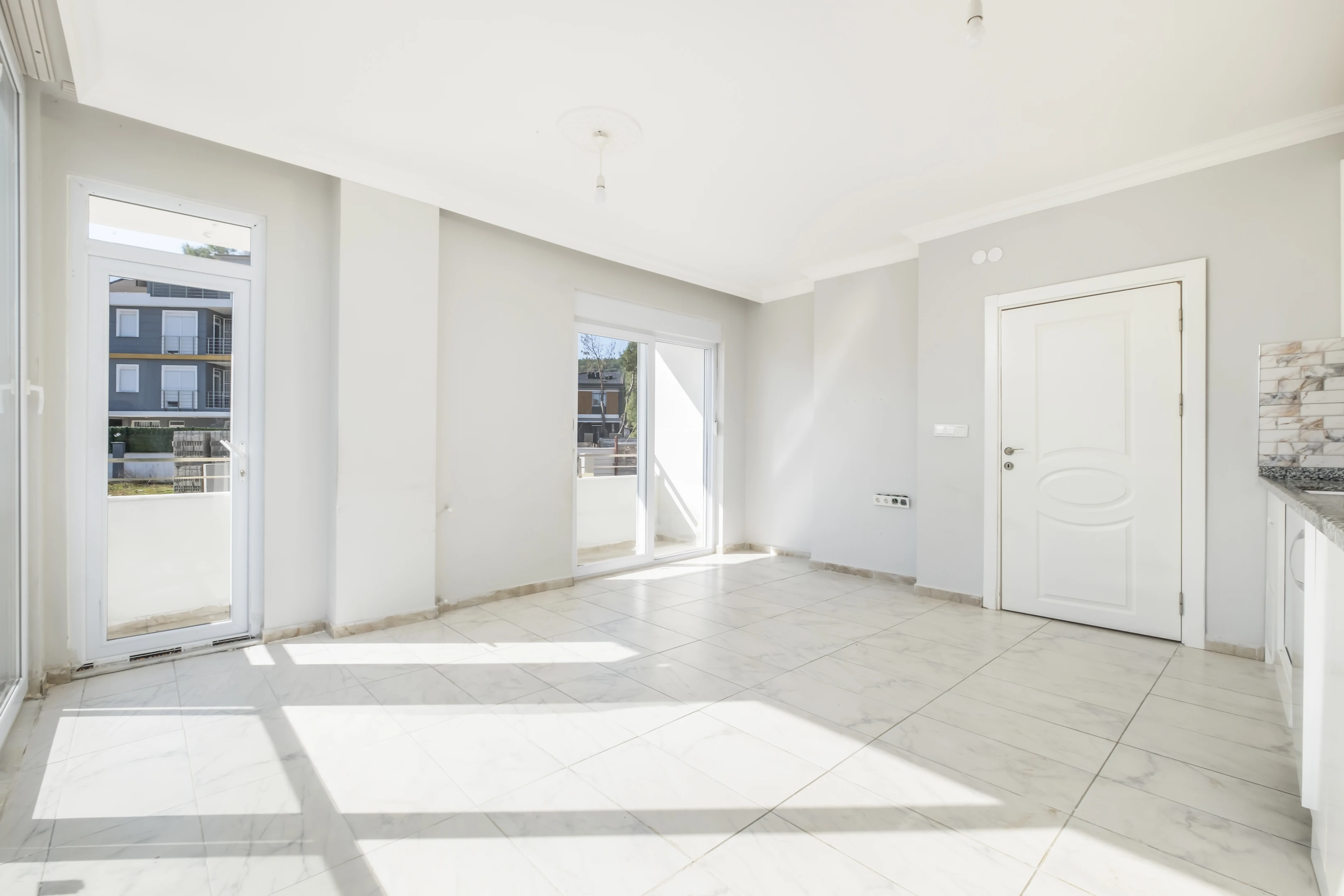 Varsak`ta 220m² Arsa Üzerinde 4 Adet 2+1 Komple Bina