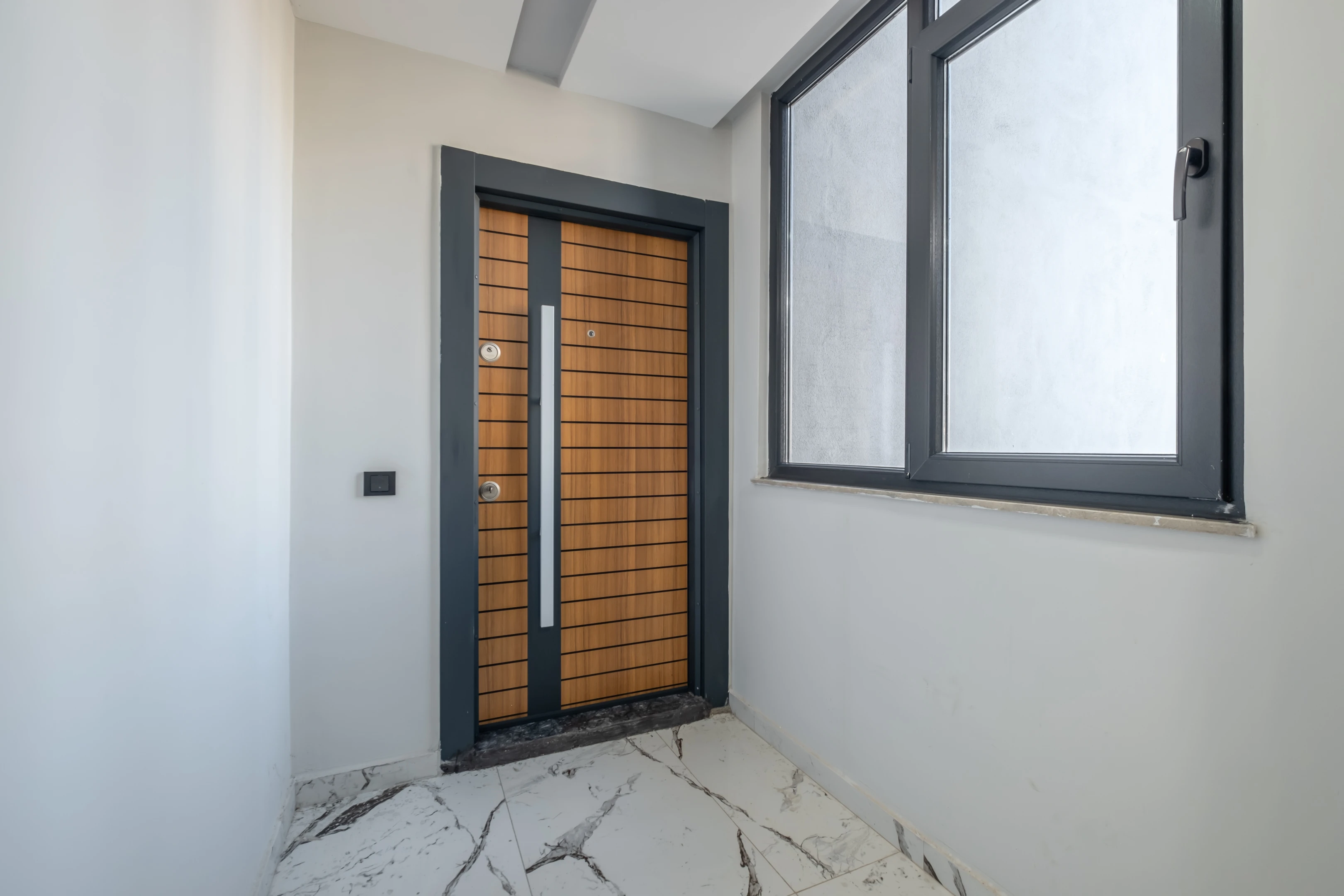 Altıntaş`ta Satılık 2+1 Bahçe Katı 84m² Havuz+Site+İIskan