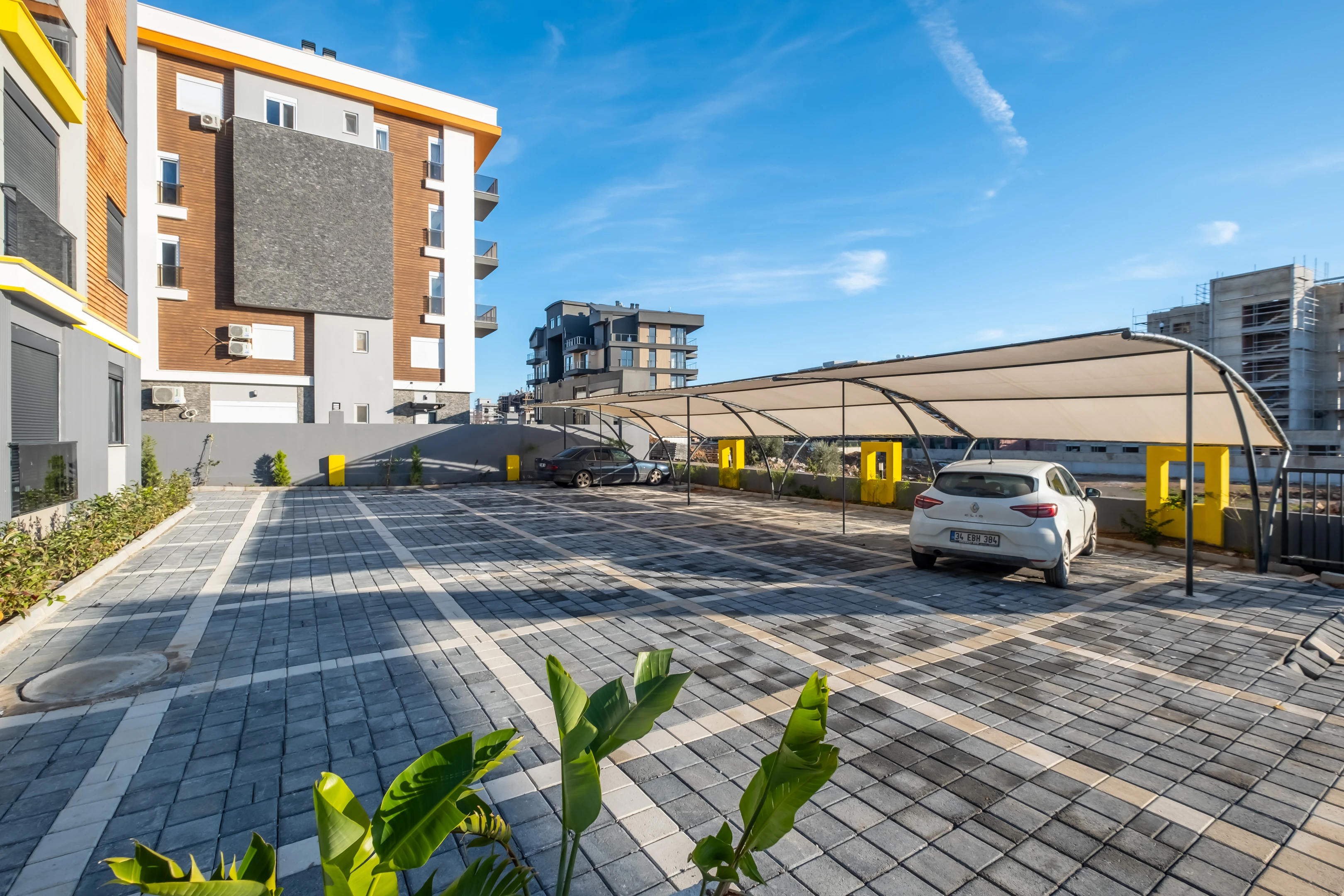 Altıntaş`ta Satılık 2+1 Bahçe Katı 84m² Havuz+Site+İIskan