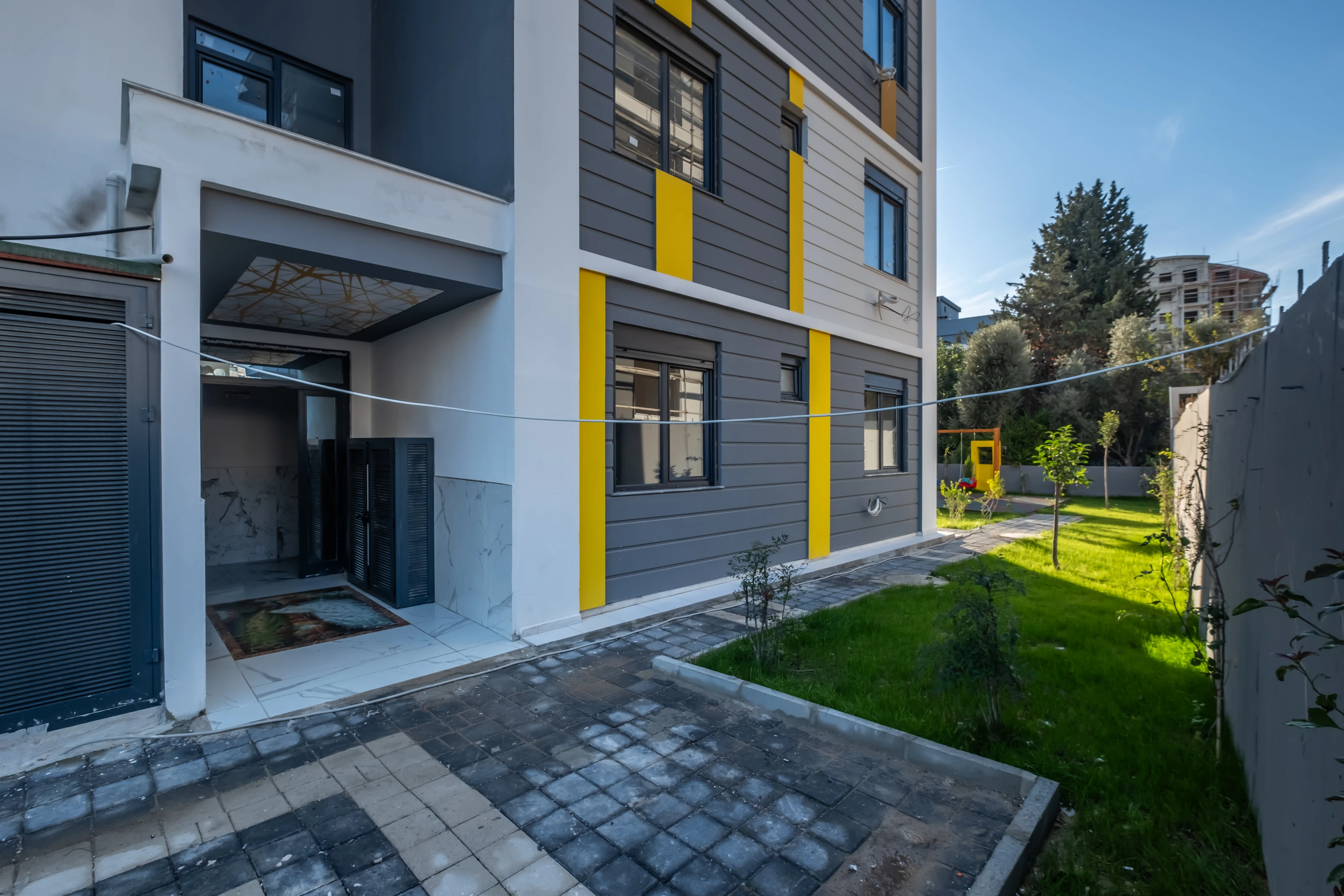 Altıntaş`ta Satılık 2+1 Bahçe Katı 84m² Havuz+Site+İIskan