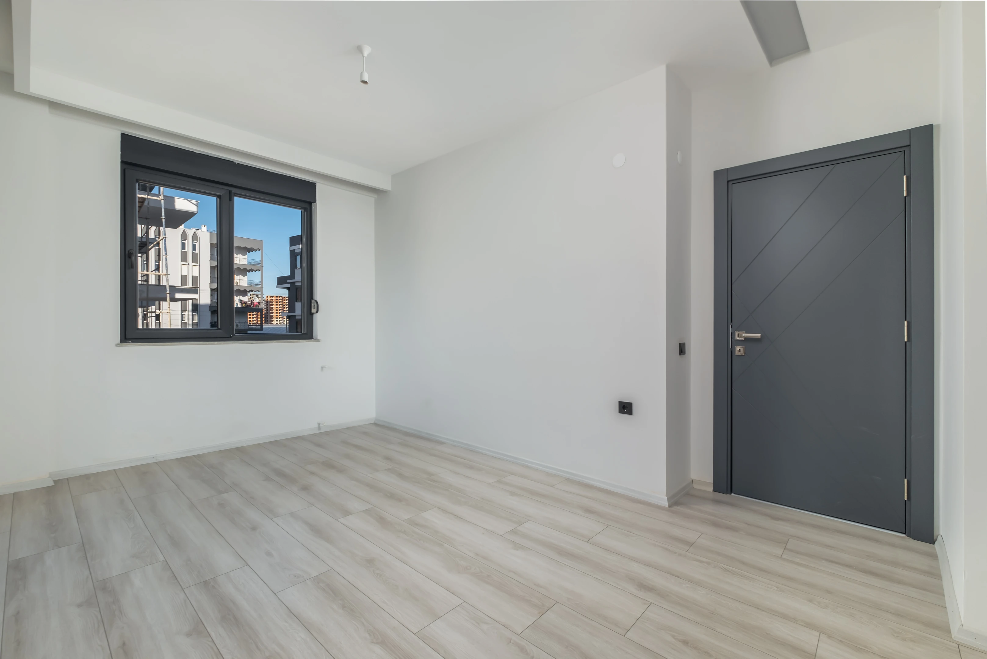 Altıntaş`ta Satılık 2+1 Bahçe Katı 84m² Havuz+Site+İIskan