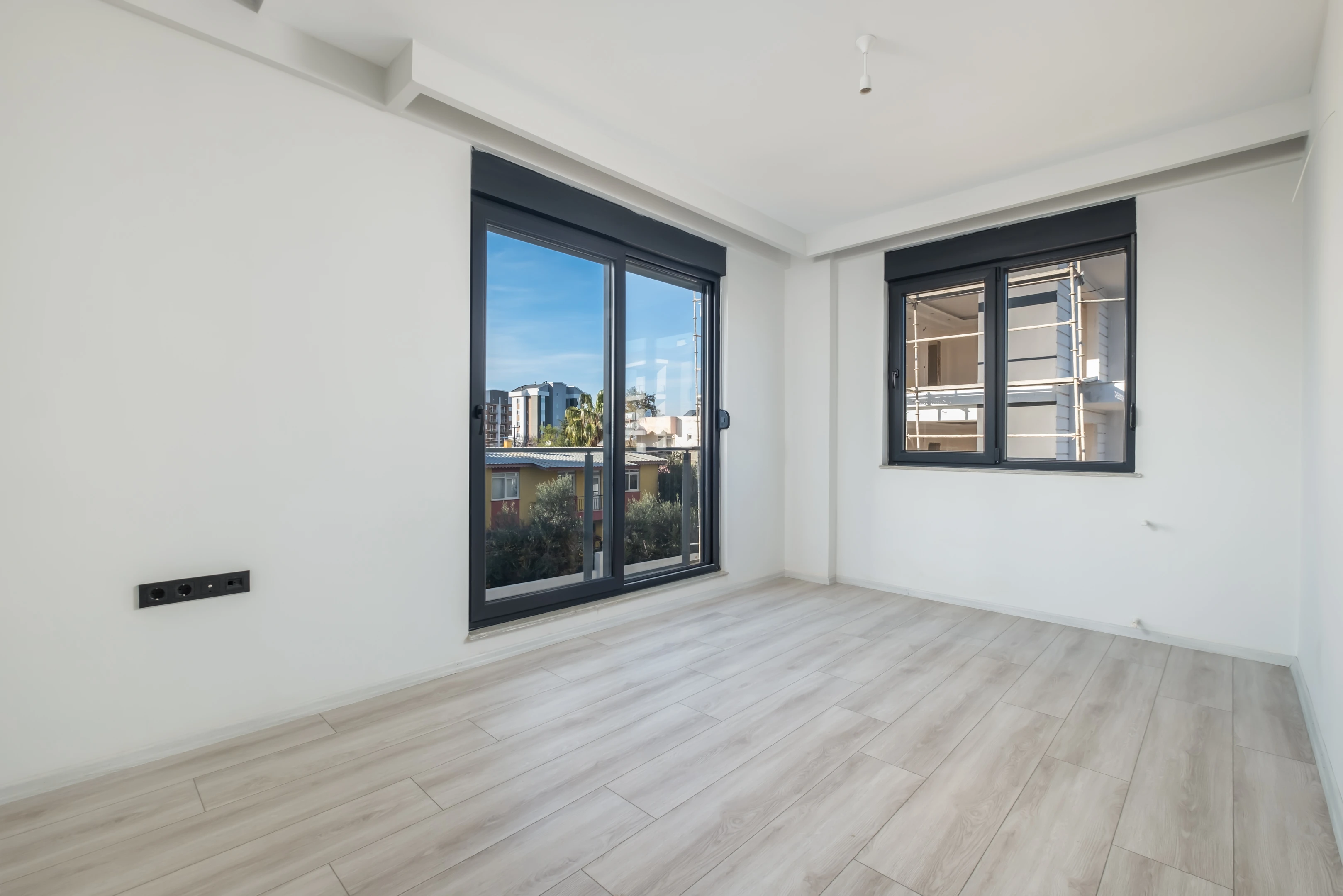 Altıntaş`ta Satılık 2+1 Bahçe Katı 84m² Havuz+Site+İIskan
