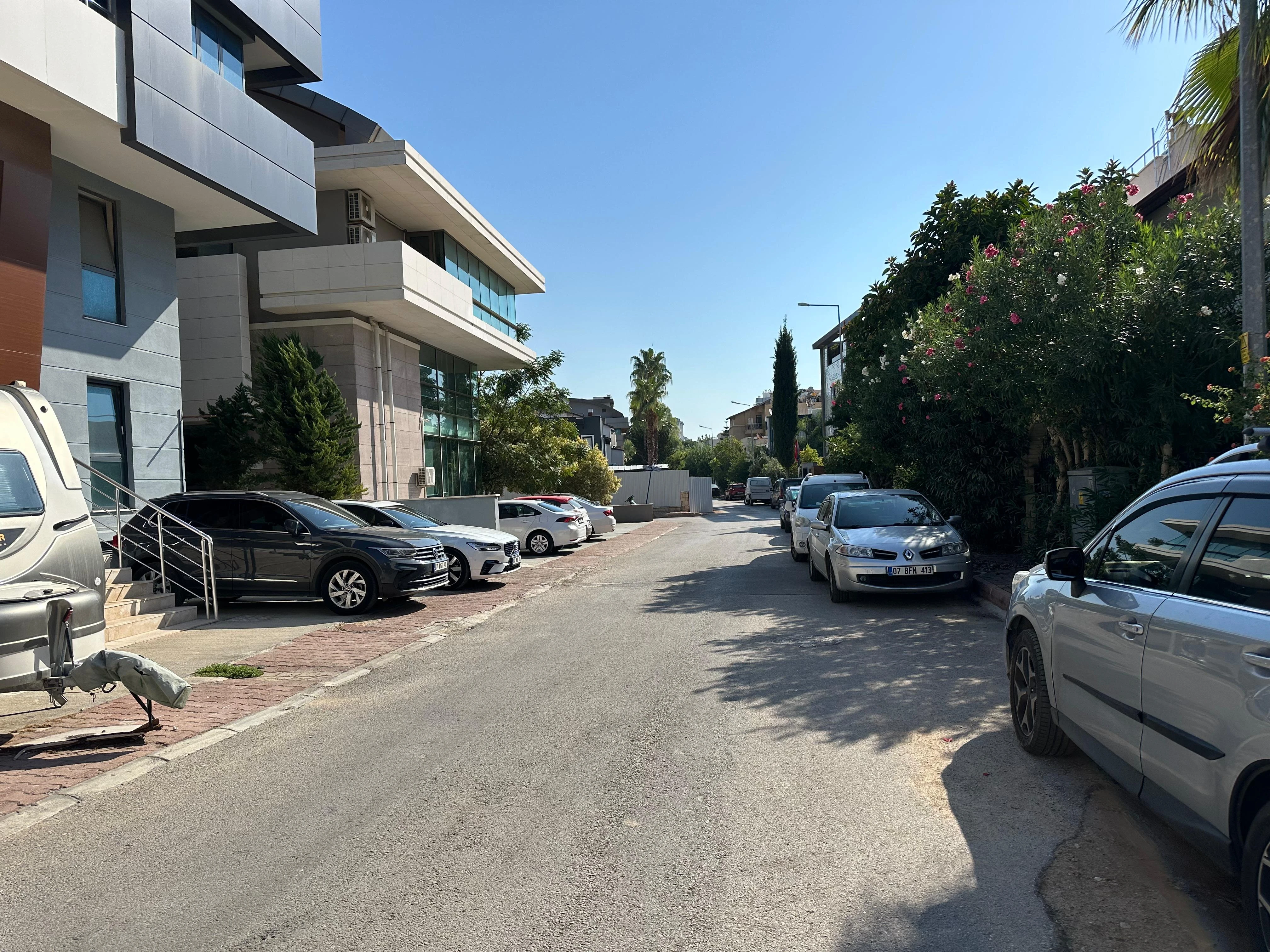 Barınaklar Blv.MigrosJet Altında 795m² Yeni Nesil Asansörlü Depo