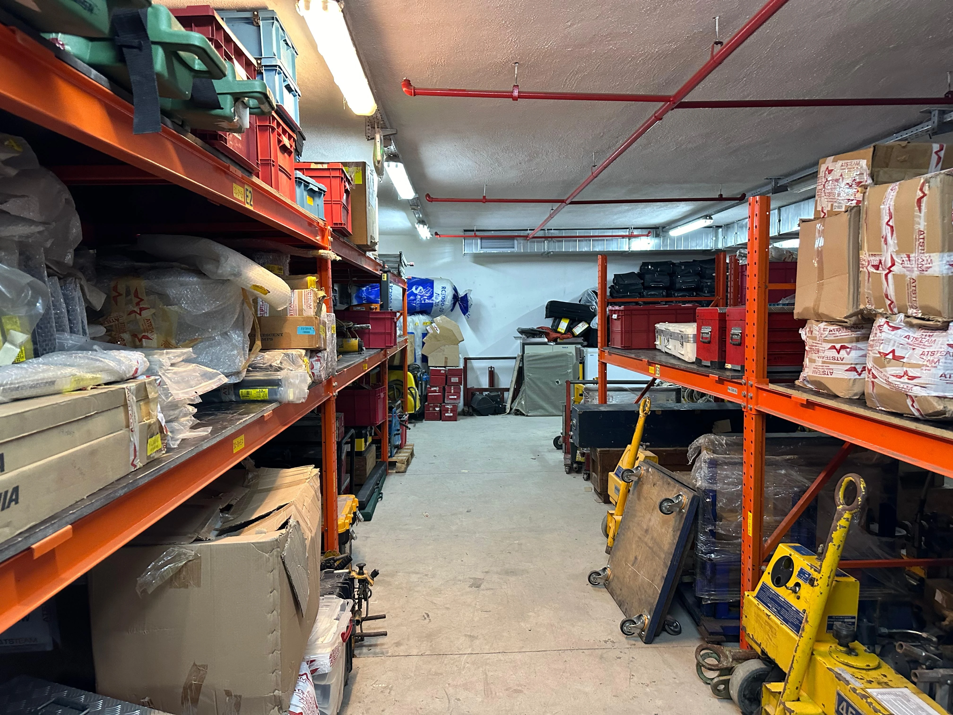 Barınaklar Blv.MigrosJet Altında 795m² Yeni Nesil Asansörlü Depo