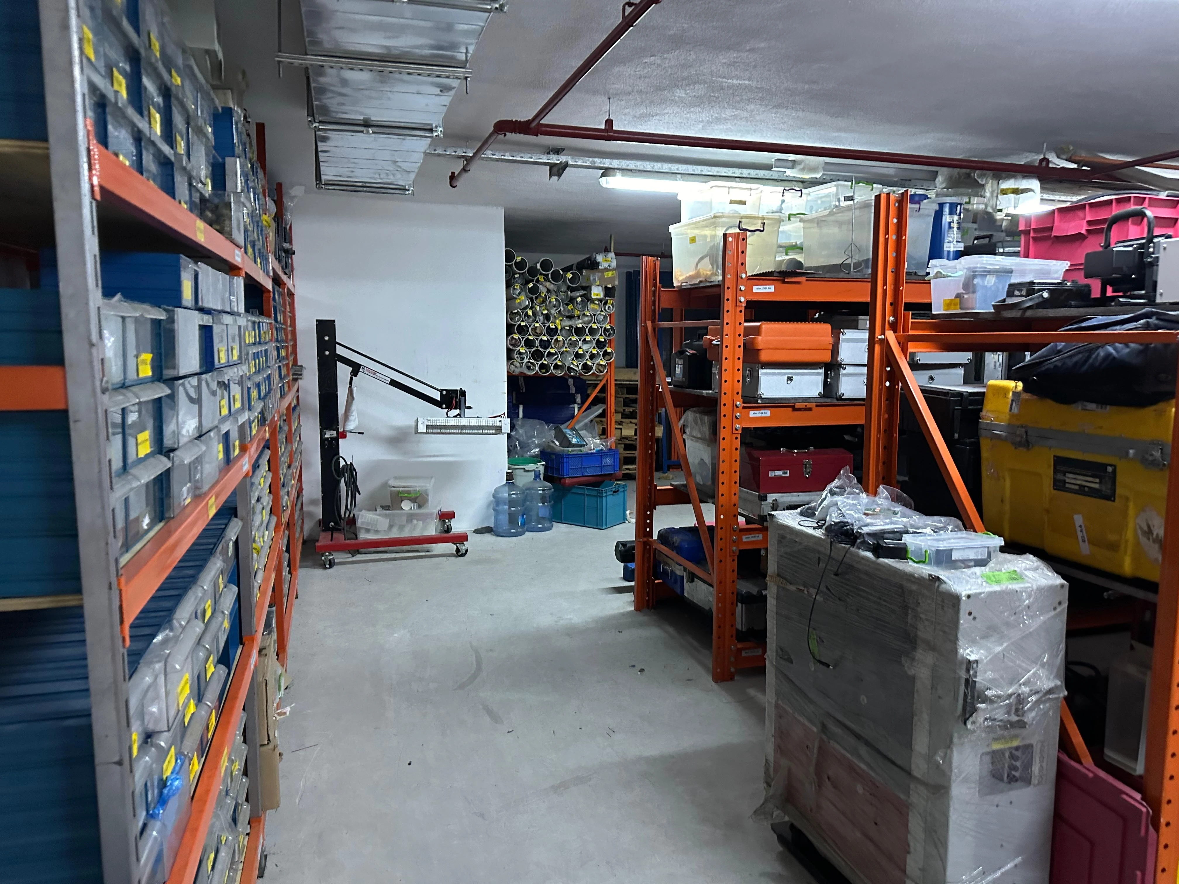 Barınaklar Blv.MigrosJet Altında 795m² Yeni Nesil Asansörlü Depo