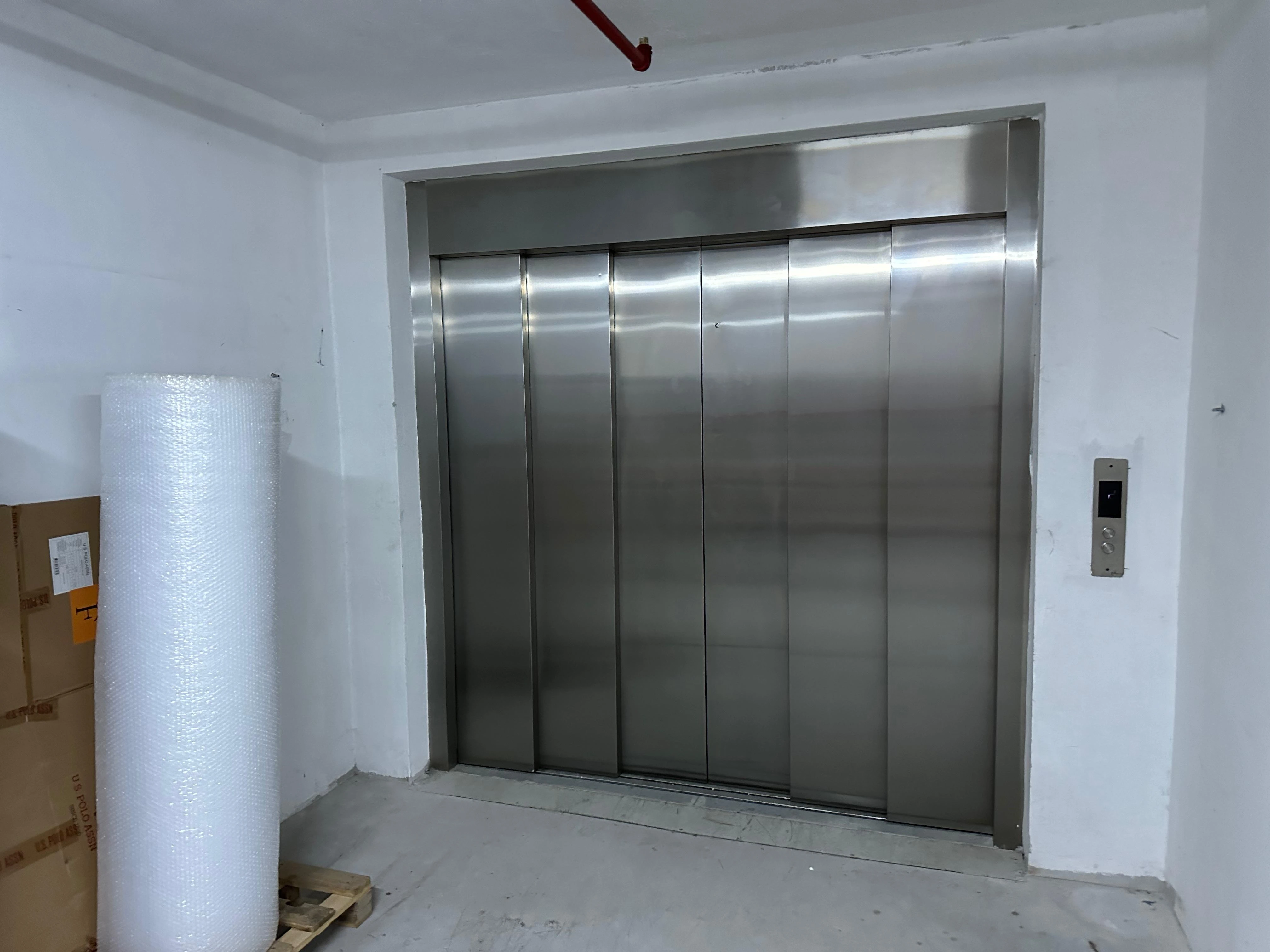 Barınaklar Blv.MigrosJet Altında 795m² Yeni Nesil Asansörlü Depo