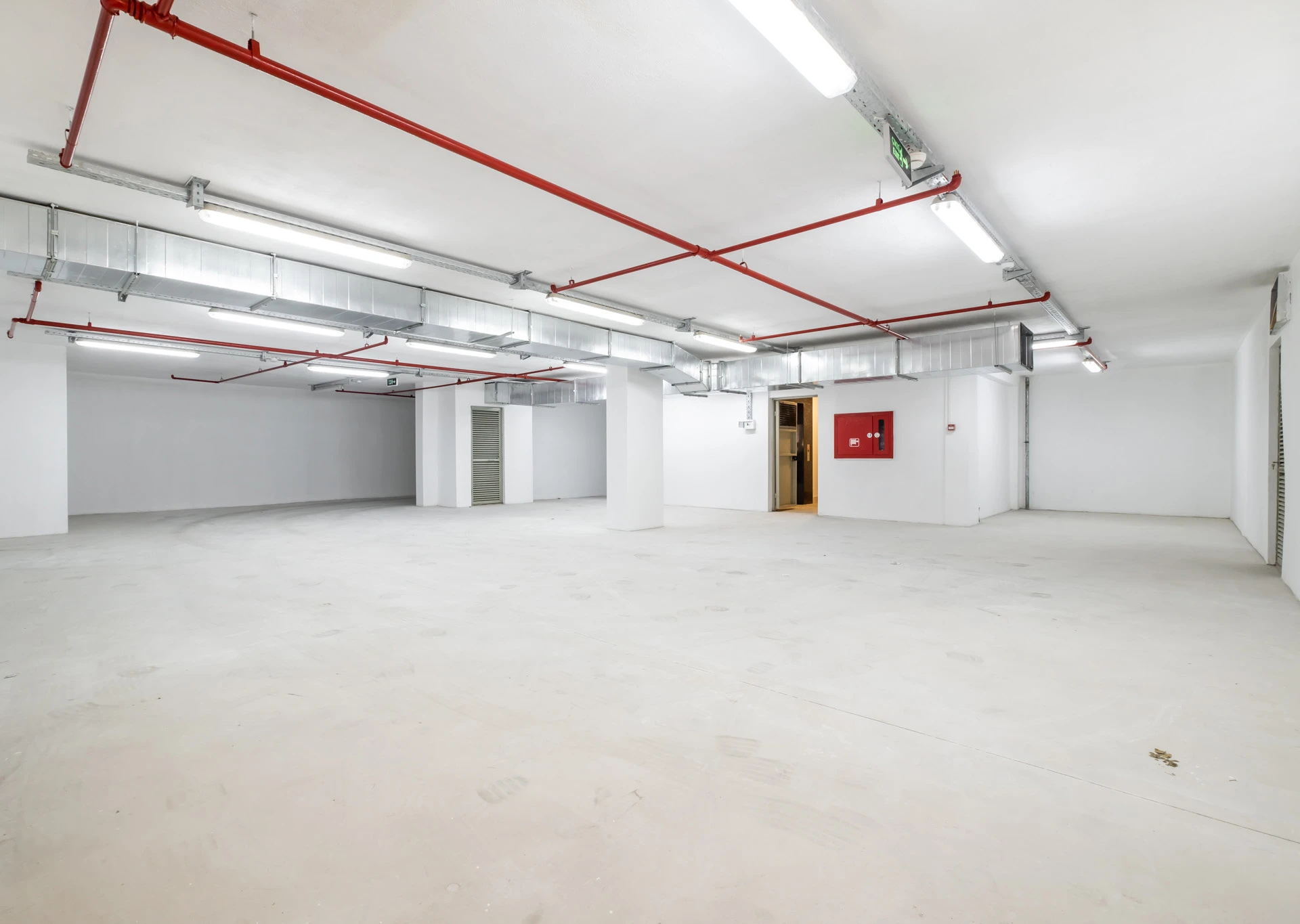 Barınaklar Blv.MigrosJet Altında 795m² Yeni Nesil Asansörlü Depo